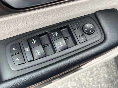 Used 2018 Chrysler Pacifica Touring Plus w/ Tire & Wheel Group image 22