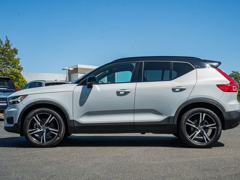 Used 2021 Volvo XC40 T5 R-Design w/ Advanced Package AWD/4WD image 4
