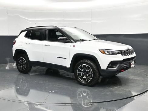 Used 2025 Jeep Compass Trailhawk AWD/4WD image 5