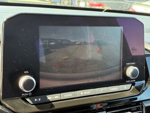 Used 2022 Nissan Pathfinder SV AWD/4WD image 23