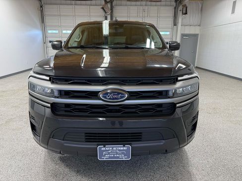 Used 2024 Ford Expedition Max XLT image 7