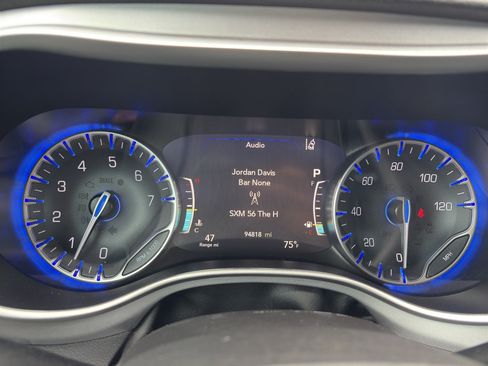 Used 2024 Chrysler Pacifica Touring FWD image 20