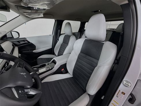 New 2026 Mitsubishi Outlander SE image 19