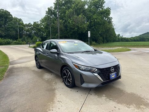 Used 2024 Nissan Sentra SV FWD image 3
