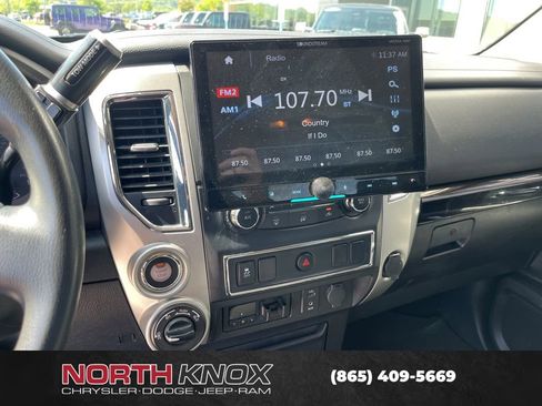 Used 2018 Nissan Titan SV AWD/4WD image 8