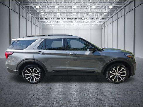 Used 2025 Ford Explorer ST-Line AWD/4WD image 9