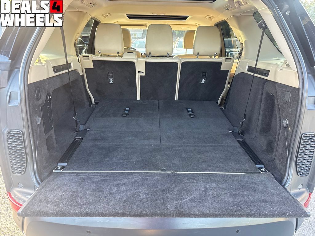 Used 2017 Land Rover Discovery HSE AWD/4WD image 29