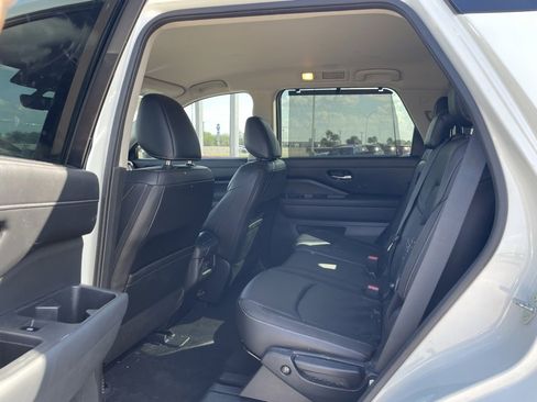 Certified 2023 Nissan Pathfinder SL image 16