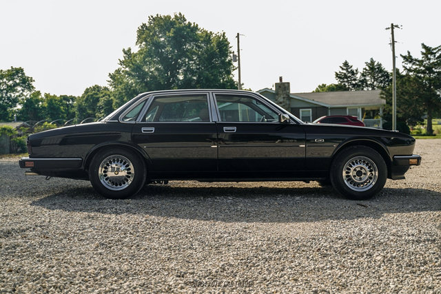 Used 1988 Jaguar XJ6 RWD image 9
