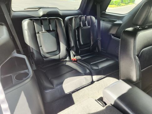 Used 2016 Ford Explorer XLT w/ Equipment Group 202A FWD image 19