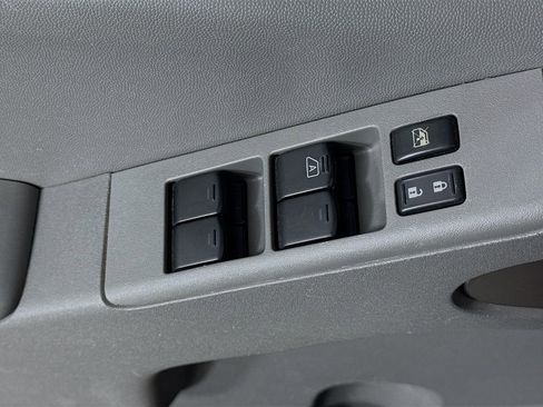 Used 2016 Nissan Frontier SV image 18