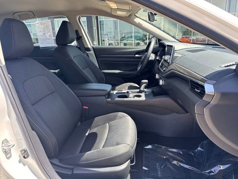 Used 2025 Nissan Altima 2.5 SV FWD image 25