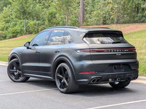 Certified 2025 Porsche Cayenne Turbo AWD/4WD image 3