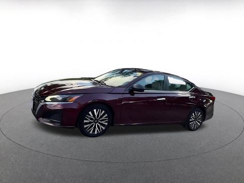 Used 2025 Nissan Altima 2.5 SV FWD image 7