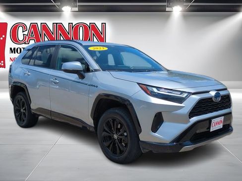 Used 2023 Toyota RAV4 SE AWD/4WD image 3