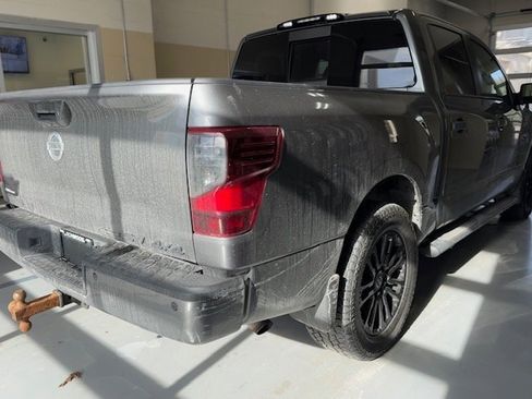 Used 2018 Nissan Titan SV w/ SV Convenience Package image 9