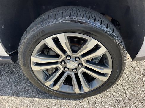 Used 2020 GMC Yukon Denali w/ Denali Premium Package image 16
