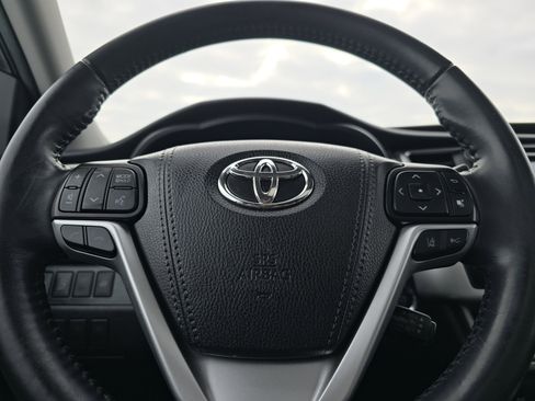 Used 2019 Toyota Highlander XLE image 25