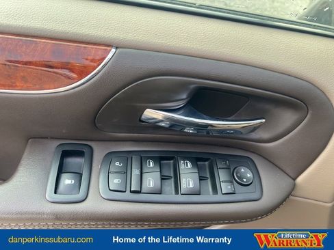 Used 2016 Chrysler Town & Country Touring image 25