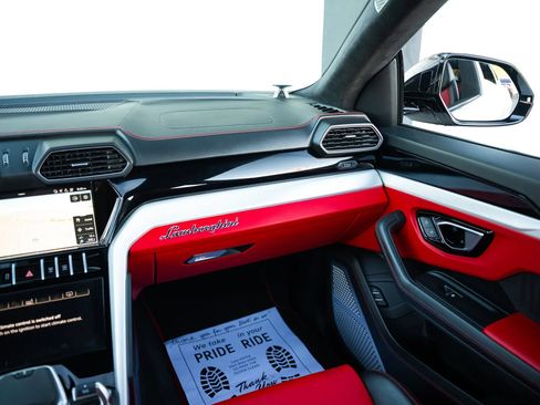 Used 2021 Lamborghini Urus AWD/4WD image 37