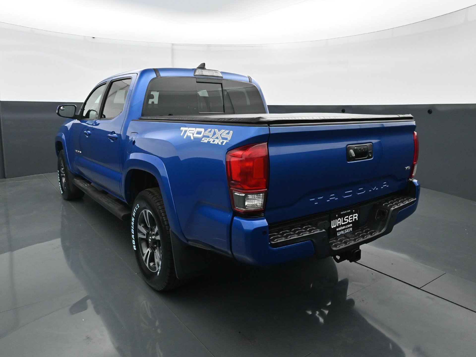Used 2017 Toyota Tacoma TRD Sport w/ Premium & Technology Package AWD/4WD image 5