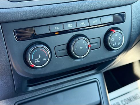 Used 2015 Volkswagen Tiguan S image 31