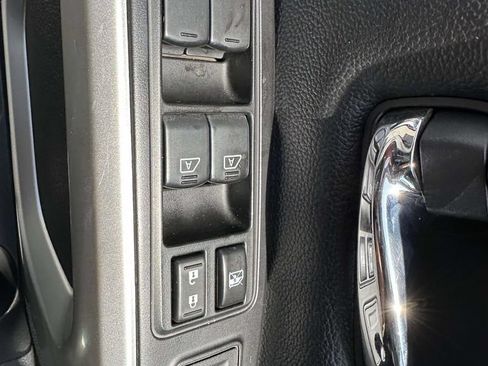Used 2019 Nissan Titan SV AWD/4WD image 33