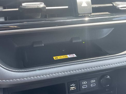 Used 2024 Toyota Highlander XLE FWD image 40