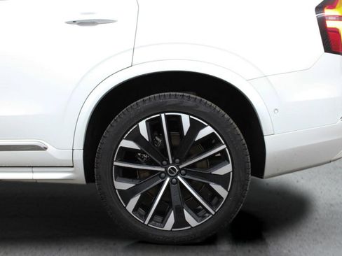 Used 2025 Volvo XC90 B5 Ultra AWD/4WD image 8
