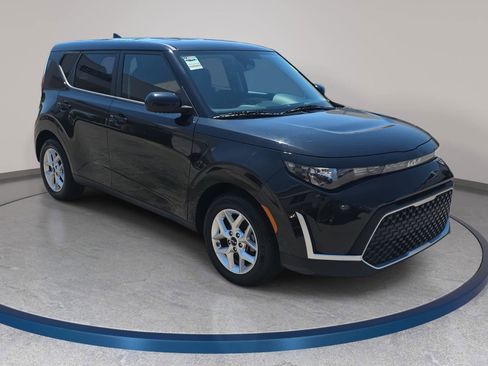 Used 2024 Kia Soul LX w/ Option Group 015 FWD image 3