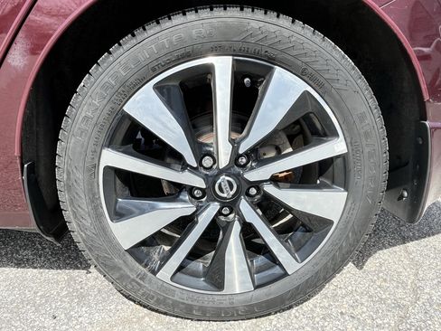 Used 2023 Nissan Sentra SV w/ SV Premium Package FWD image 11