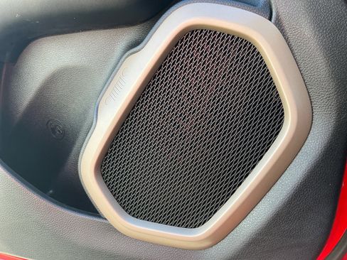 Used 2016 Jeep Renegade Limited image 27