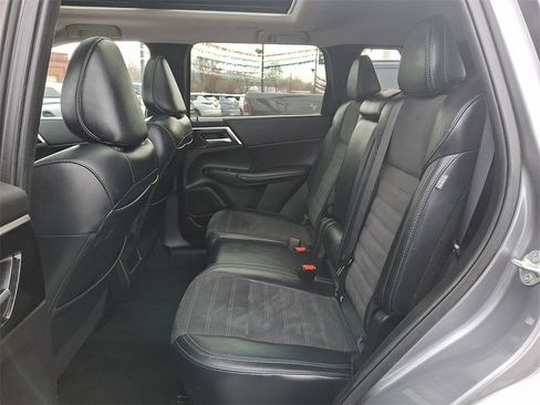 Used 2024 Mitsubishi Outlander SE image 12