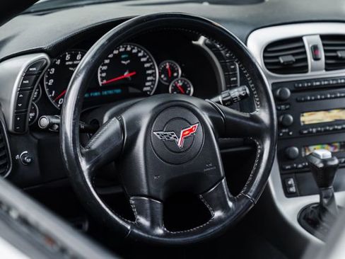 Used 2005 Chevrolet Corvette Coupe w/ Preferred Equipment Group image 6