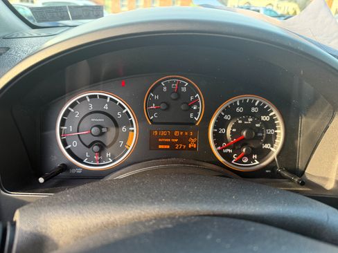 Used 2014 Nissan Titan SV w/ SV Value Truck Package image 12