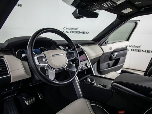 Used 2023 Land Rover Discovery Metropolitan Edition image 23