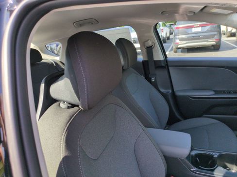 New 2025 Kia K4 LXS FWD image 43
