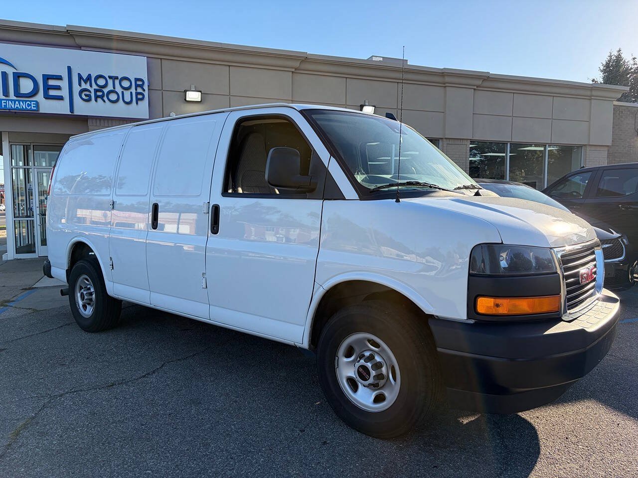 Used 2025 GMC Savana 2500 RWD image 3
