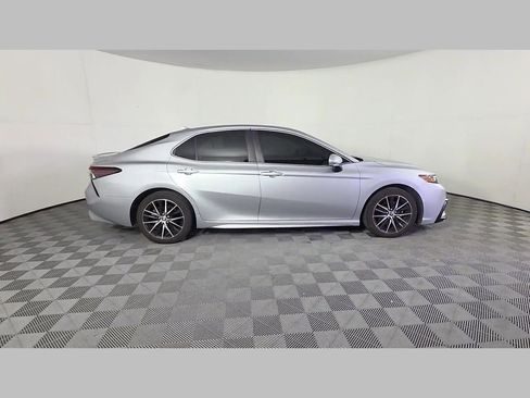 Used 2022 Toyota Camry SE FWD image 37