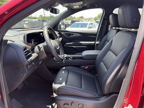 Used 2025 Chevrolet Traverse LT w/ Driver Confidence Package FWD image 14