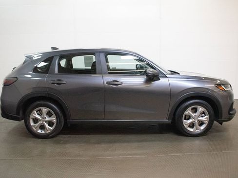 Used 2023 Honda HR-V LX image 3
