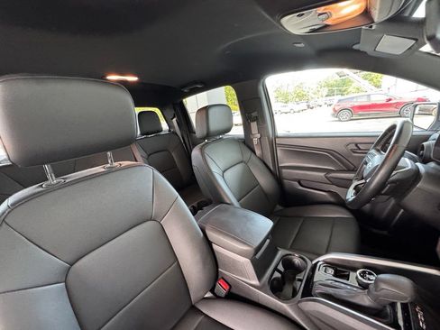 Used 2025 Chevrolet Colorado Trail Boss AWD/4WD image 18