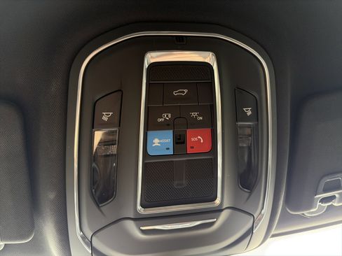 Used 2022 Jeep Grand Cherokee Trailhawk AWD/4WD image 22