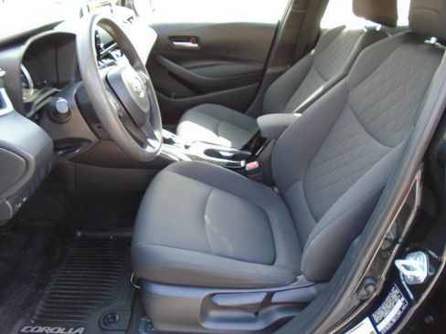 Used 2020 Toyota Corolla LE image 9