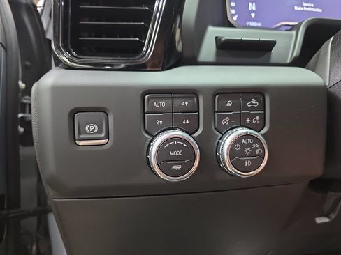 Used 2025 GMC Sierra 2500 AT4X AWD/4WD image 24