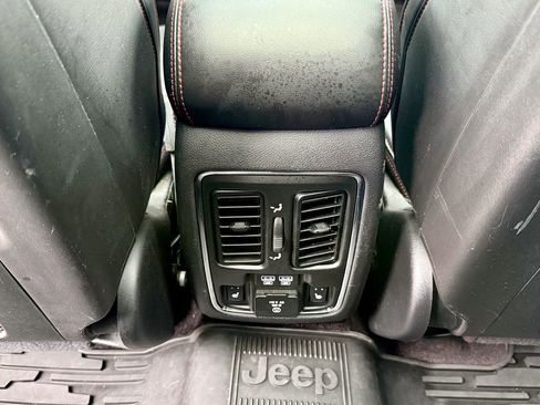 Used 2018 Jeep Grand Cherokee Trailhawk w/ Trailhawk Luxury Group image 35