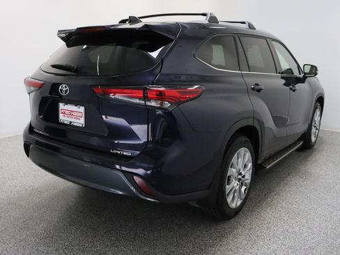 Used 2023 Toyota Highlander Limited FWD image 7