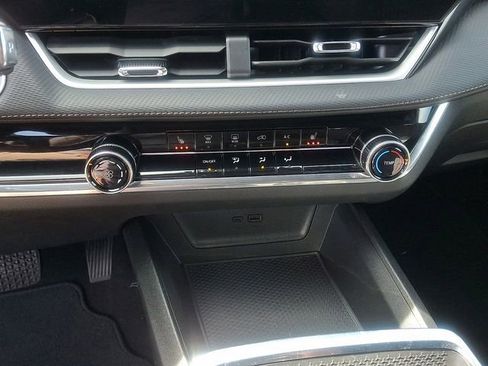 Used 2025 Chevrolet Equinox LT AWD/4WD image 11