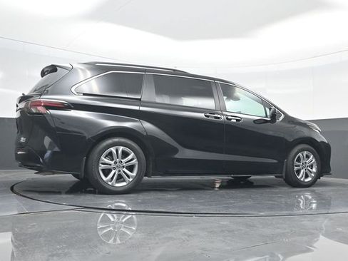 Used 2022 Toyota Sienna XSE image 53
