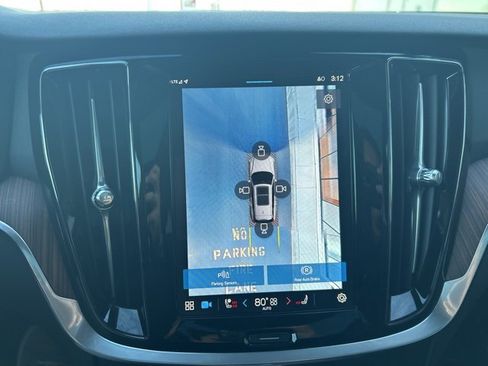 Used 2025 Volvo V60 B5 Cross Country Plus image 24